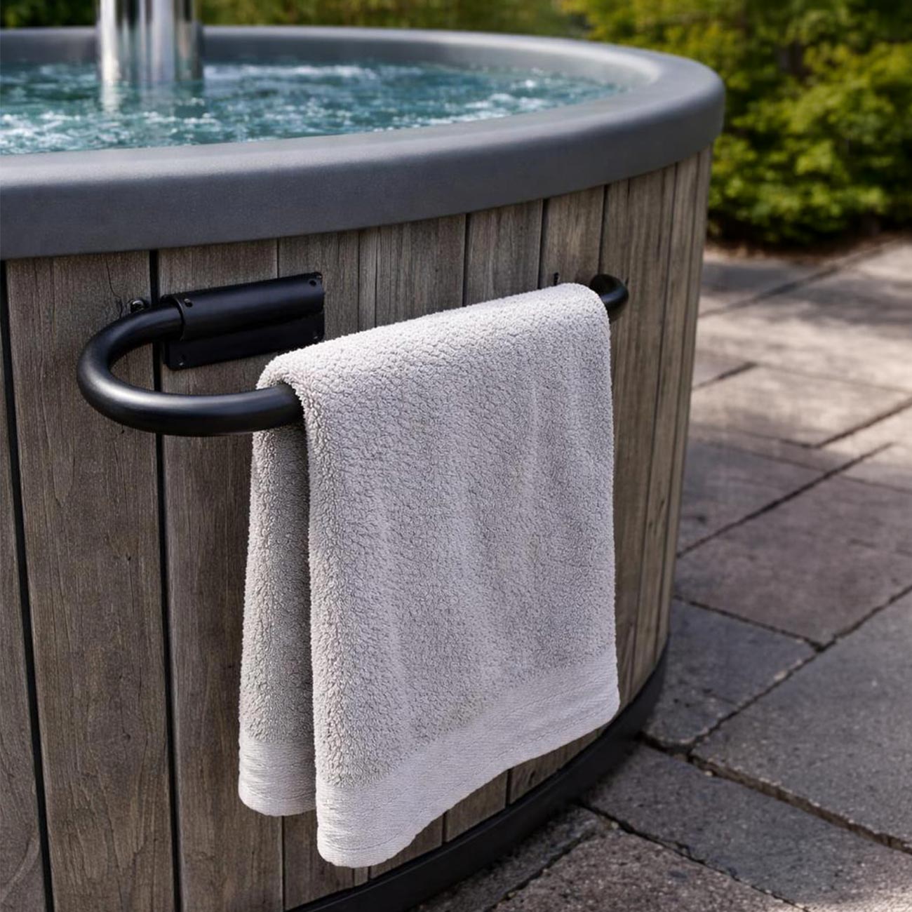 Metal towel handle